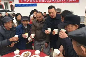 四川省脱贫攻坚先进个人张邦凯：山区乡镇脱贫面临“5座大山”他带大家“愚公移山”图片