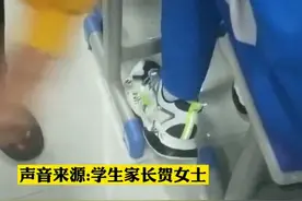 老师也是妈妈，突然降温老师挨个检查学生穿没穿秋裤图片