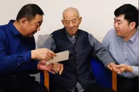 跨越70年，三代铁路人在新疆抒写“赤子情怀”视频封面