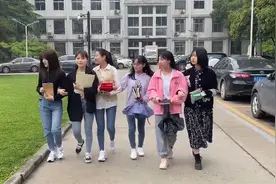 99秒｜六名女生全部“上研”！颜值与智慧并存的学霸宿舍了解一下视频封面