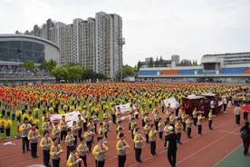 一场400米比赛，竟有300多个孩子参加？今天，长寿桥小学的运动会刷屏了图片