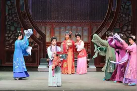 经典锡剧《珍珠塔》在泰精彩上演图片