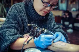“后悔药”难买，谁来管管未成年人文身图片