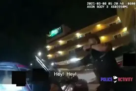 美国男子偷车来接儿子却被警察连开三枪击毙，男孩一旁哭喊“停下！他是我爸爸”图片