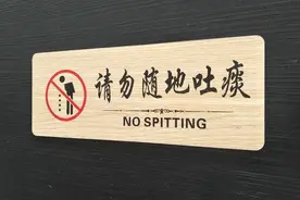 江西一男子骑车吐口水，飘到他人身上被责骂，持刀将一人刺死一人刺伤图片