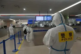 男子非法吸收公众存款后潜逃至新加坡，上海警方历时19个月猎回“狐狸”图片