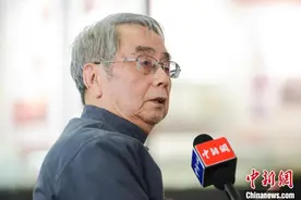 83岁德语翻译家杨武能：耄耋之年笔耕不辍图片