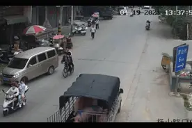 “二师兄”从车中掉落走丢，民警菜园子里及时帮找回图片
