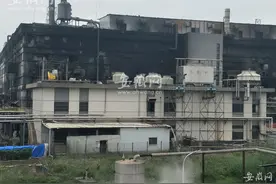 3名安徽老乡在上海金山厂房火灾中遇难，其中一人和消防员进火场救人再没出来图片