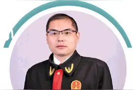 李路明：时刻铭记一槌千钧法在民心图片