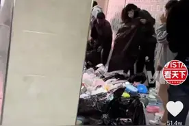 一公司将员工饭盒扔地上，吃饭需蹲地捡碗，员工：半小时吃饭时间怎么找？图片