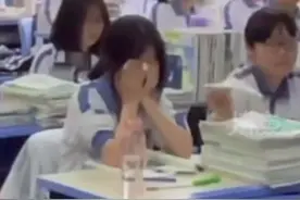 语文老师讲《与妻书》，学生掩面哭泣，评论区感动“背诵全文”图片