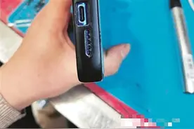 网友揭露新型偷拍套路 摄像头暗藏手机底部，息屏也能拍图片