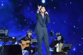 为母校而作！李健这首新歌，是青春的模样图片