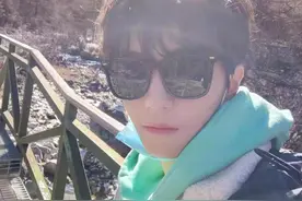 王俊凯晒与董子健刘昊然旅行照 5G冲浪在线玩梗图片