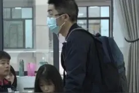 插着胃管上讲台！他坚持了3个月，只为这个承诺…图片
