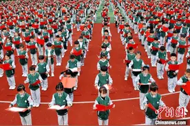江西德兴2000学童诵读中华经典《少年中国说》图片