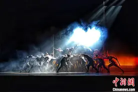 赣南采茶戏《一个人的长征》首次公演 张曼君执导（图）图片