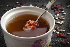喝红豆薏米水祛湿不是每个人都适合，更好的方法在这里图片