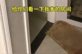 60岁大叔买上千件衣服挂满房间 儿子：每天换一套，想让人夸奖图片