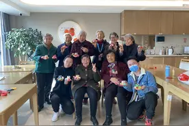养老院里的年轻人：入行先要闯“三关”留住人才成行业难题图片