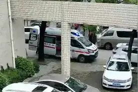 新老物业交接当天，经理与保安队长起冲突倒地身亡，负责人：他做过心脏手术图片