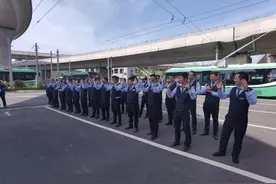 郑州公交车长为啥学手语？图片
