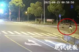 30斤重宠物狗坠河踩上女主人的头，差点把主人淹死图片