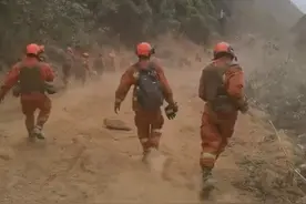 这一幕，笑着笑着就哭了……图片