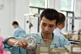 为空间站装配保障“呼吸系统”成都工匠张金德：每一根螺钉的规格都记得清清楚楚图片