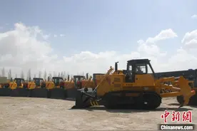 中国兵器一机徐工8台TY320推土机批量出口海外图片