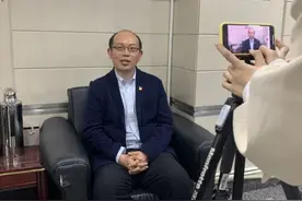 “成为他们一员，才能送真服务”——对话体验外卖骑手上热搜的副处长图片