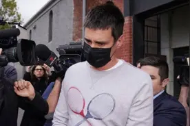 他“弄死”四个警察后还发视频炫耀，澳大利亚“保时捷吸毒男”仅入狱十月引众怒图片