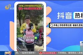 泪目！从军十多年退伍回家，挂满军功章的儿子在家门口跪拜母亲视频封面