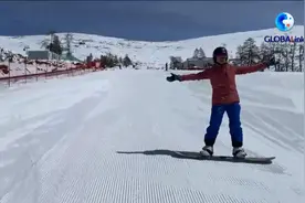 全球连线｜立夏将至 我在新疆可可托海滑雪场等你视频封面