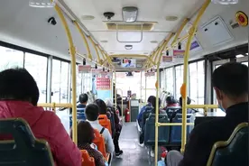 72秒｜东营区18辆公交车变身“红色学堂”党史学习教育融入日常图片