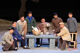 河南许昌：新编现代豫剧《杨水才》上演图片