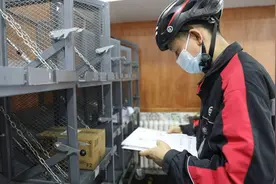 这个“工程师”不简单 因为他是“最熟悉的陌生人”视频封面