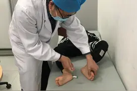 可怕！因常喝生水 男童脑部感染寄生虫图片