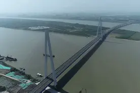 长江最宽桥梁——武汉青山长江大桥通车图片