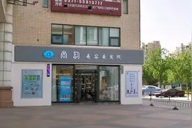 美发店充卡上万，老板跑路可咋办？图片