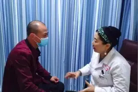 强烈暴晒后易发白癜风？男子因长期暴晒致白斑蔓延图片