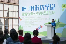 智能回收箱进社区 成都4月“垃圾分类指南”小程序点击同比增88%图片