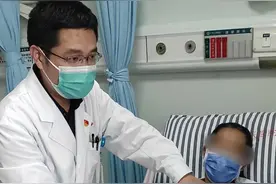 广西一女子染怪病20多年，两腿反复水肿、溃烂，肚子上也逐渐出现大量青筋......图片