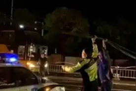 江苏大风黄色预警信号已于凌晨解除视频封面