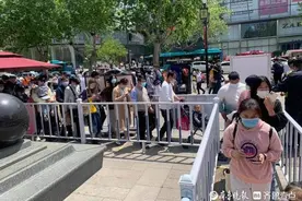 进芙蓉街先排队！假期第一天网红小吃街又火了图片