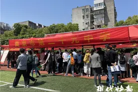 “五一”招生季大幕拉开，南京鼓楼区中招咨询会超火爆图片