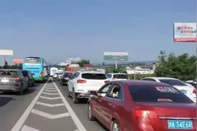 成雅高速已迎出行高峰，高速公安打造5分钟处警圈保畅通图片