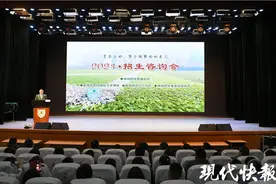 南师大附中招生咨询现场，学科特长生招生受关注图片