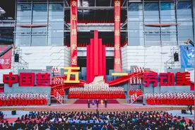 央视2021五一晚会礼赞劳动奉献 众星为劳动者送上精彩演出图片